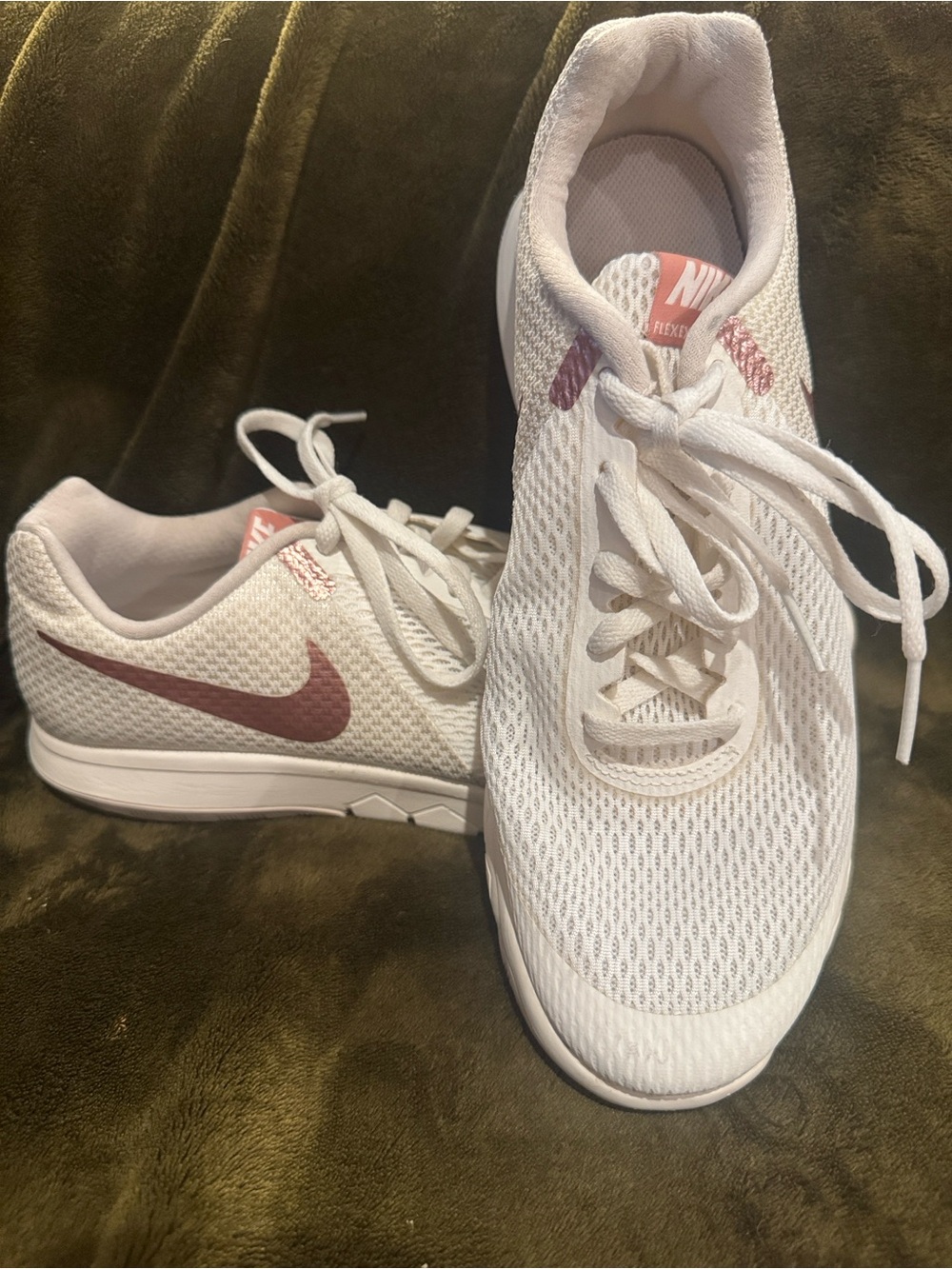 Nike Women’s Flex Experience RN 6 White/Rose Gold Athletic/Running Shoes